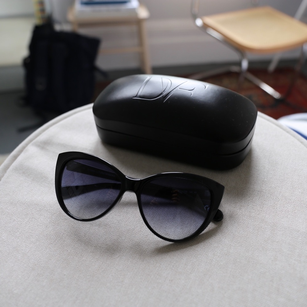 DVF black cat eye sunglasses. No scratches. Excellent condition